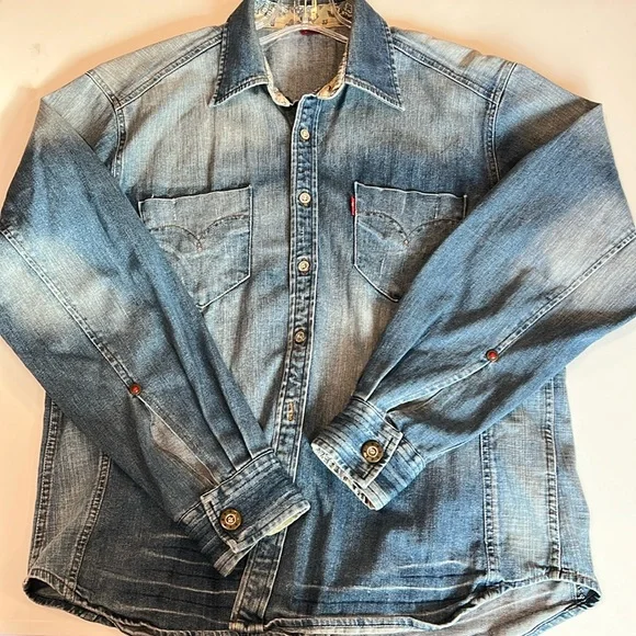 Vintage Levi’s - denim shirt, no size - Picture 2 of 10